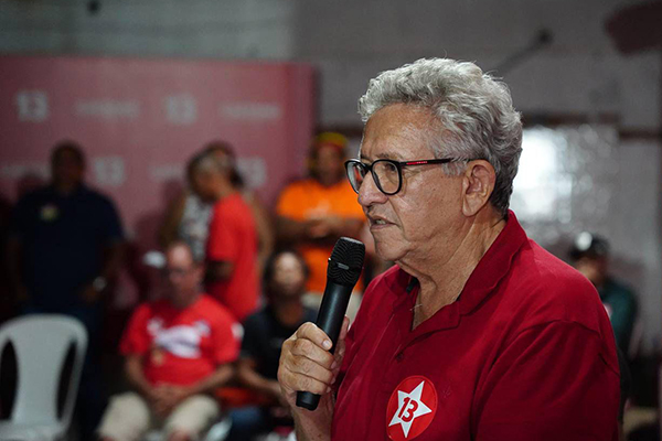 O candidato a prefeito de Camaçari, Luiz Caetano (PT)