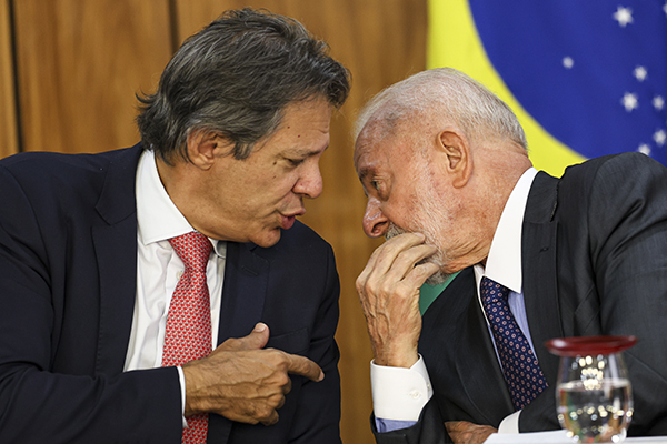  O ministro da Fazenda, Fernando Haddad e o presidente Luiz Inácio Lula da Silva