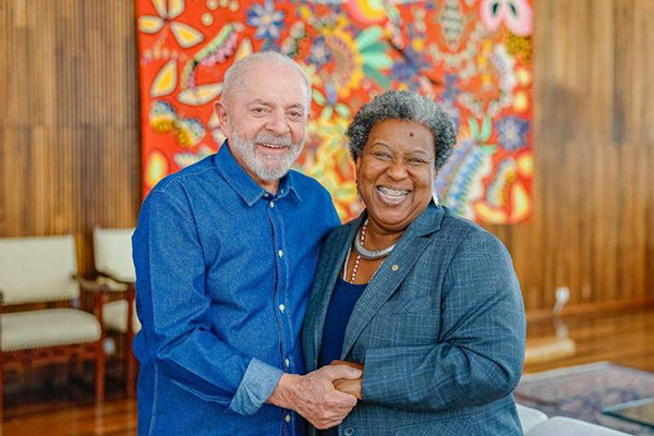 O presidente Lula com Macaé Evaristo, escolhida para o Ministério dos Direitos Humanos