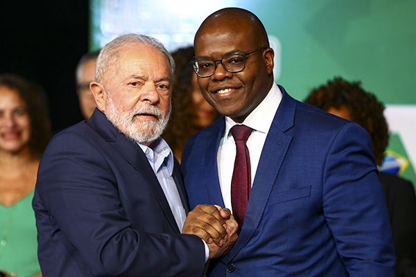 O presidente Lula (PT) e o ex-ministro dos Direitos Humanos Silvio Almeida