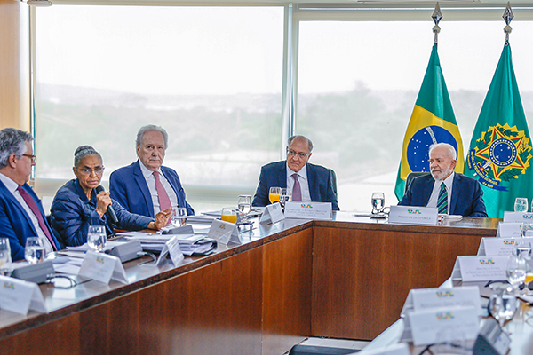 Lula em reunião ministerial