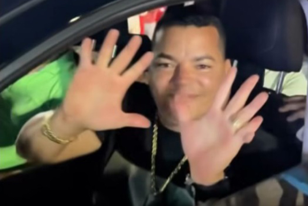 O influenciador José Roberto, mais conhecido como Nanan Premiações O influenciador José Roberto, mais conhecido como Nanan Premiações