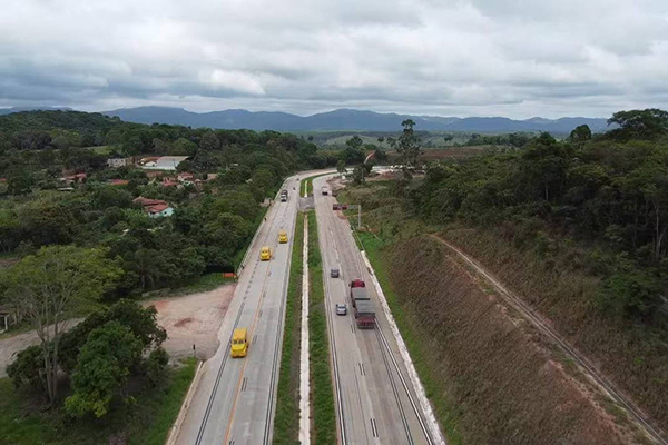 Trecho da BR-381, rodovia que liga Belo Horizonte a Governador Valadares (MG) e foi arrematada gestora de investimentos na semana passada