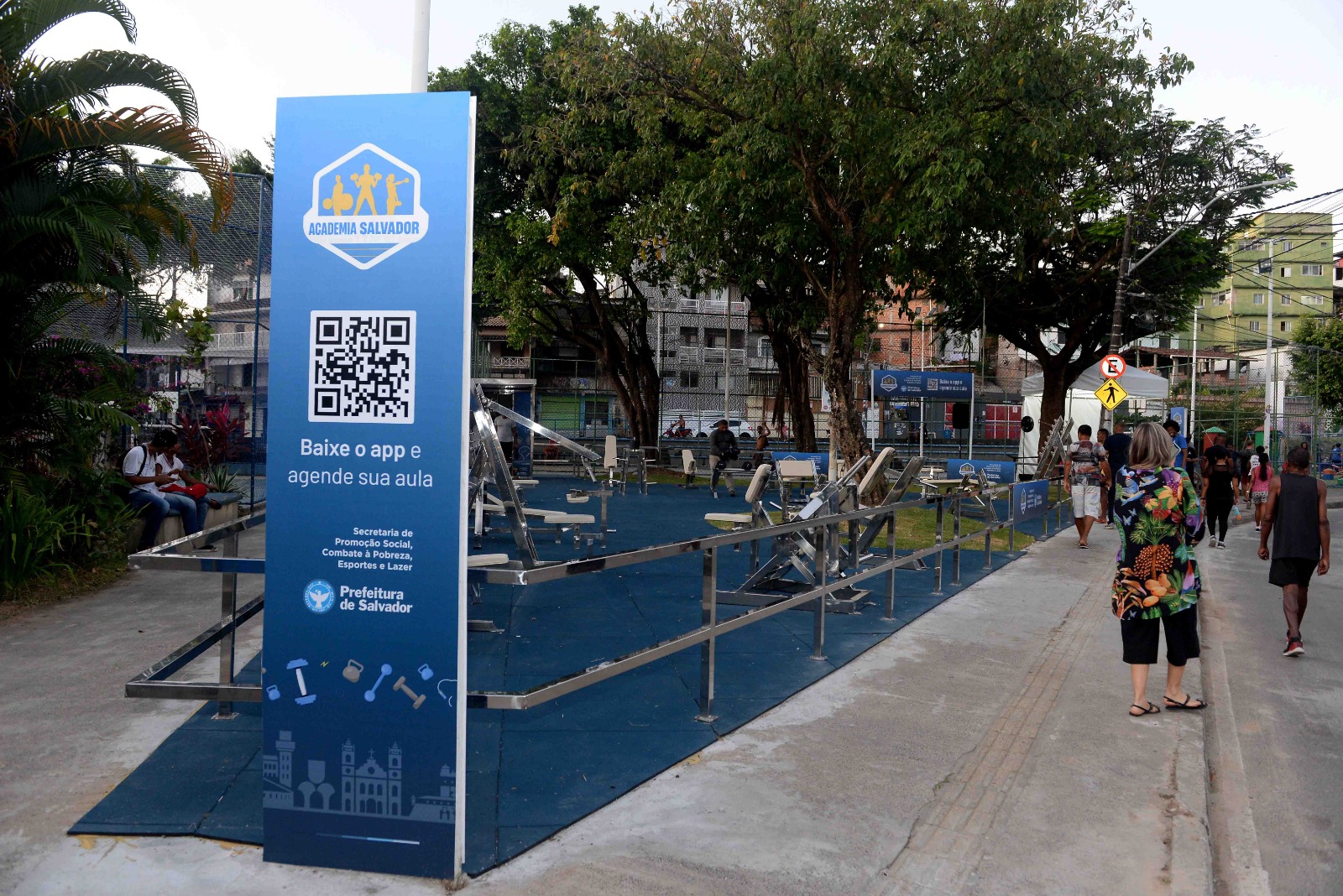 A academia conta com uma área de 200 m² A academia conta com uma área de 200 m²