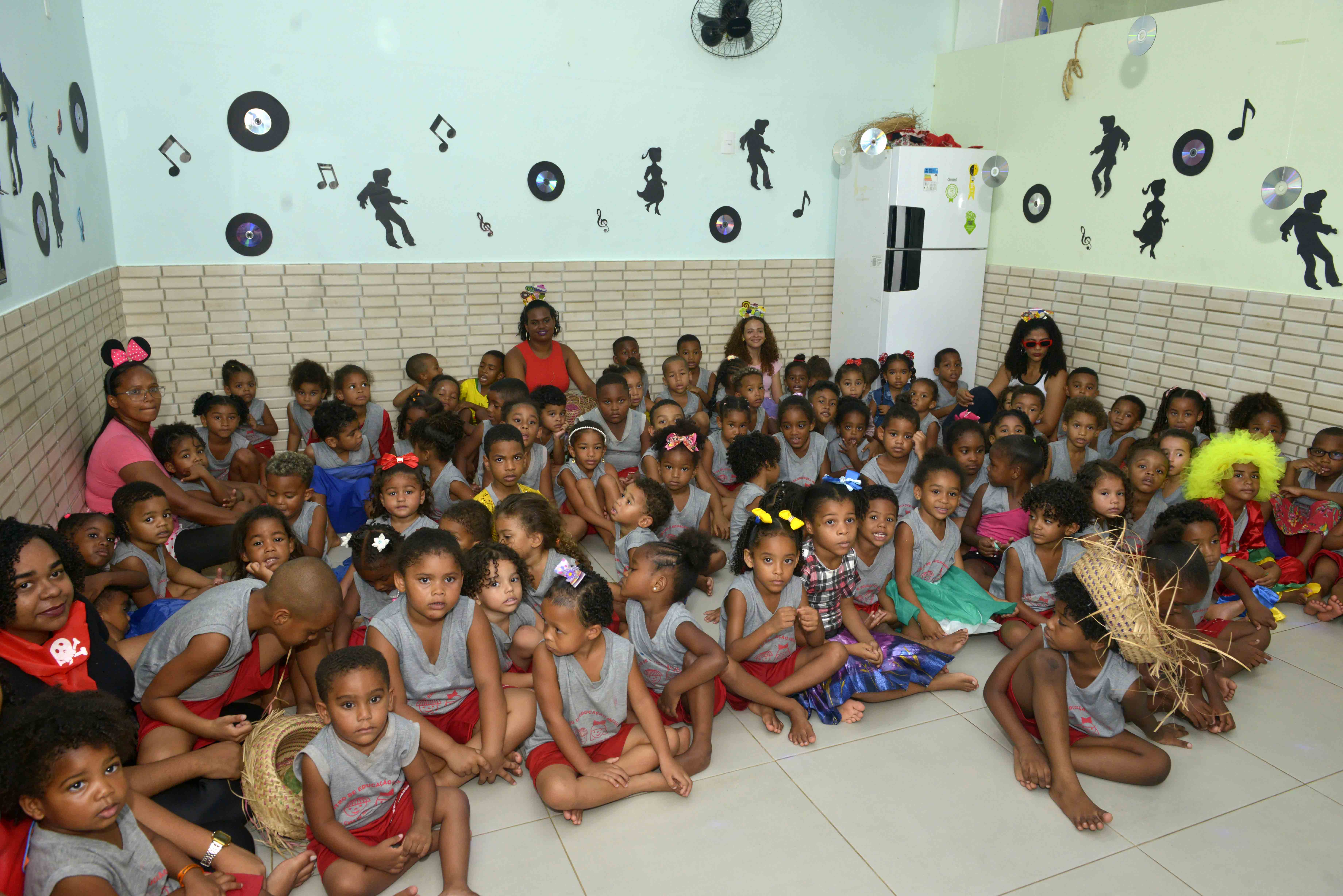 A ação envolveu a entrega de presentes A ação envolveu a entrega de presentes