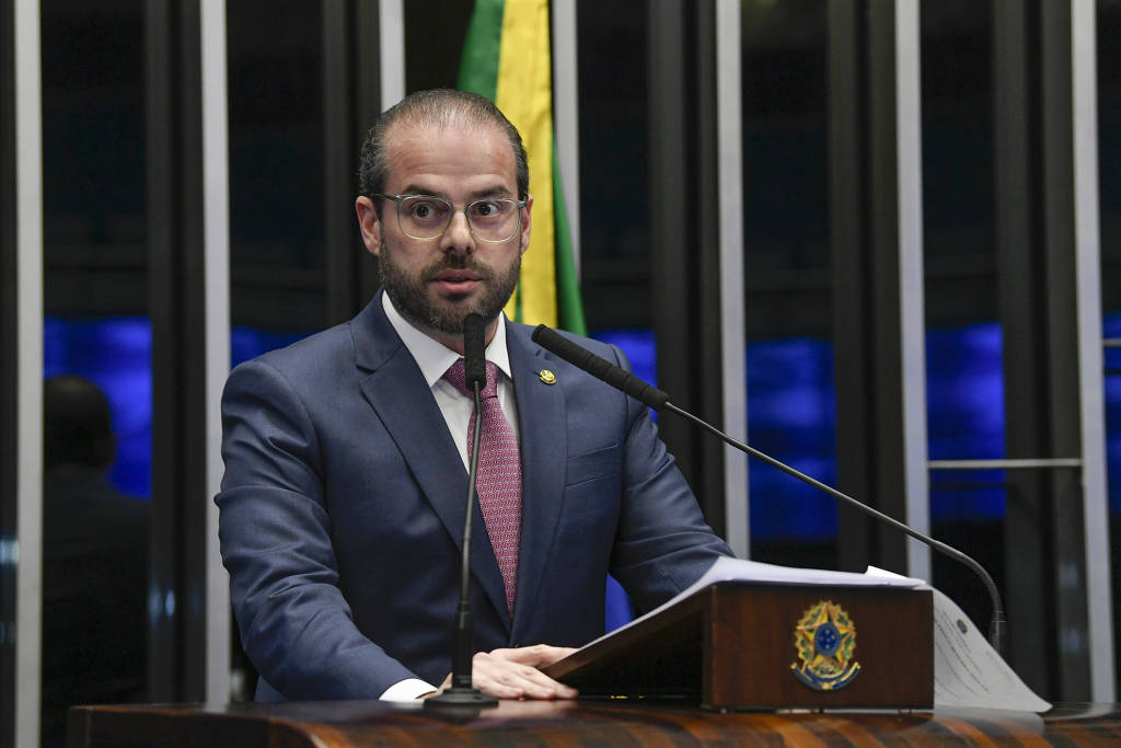O primeiro suplente de Cid Gomes, Prisco Bezerra, faz discurso na tribuna do Senado em 2020