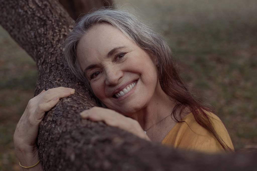 Atriz diz que o profissional sumiu com R$ 56 mil que deveriam ser pagos à filha da modelo, e ele diz que este é seu pagamento