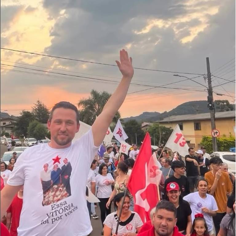 Nei Nervis (PT) durante ato de campanha em Passos Maia (SC)