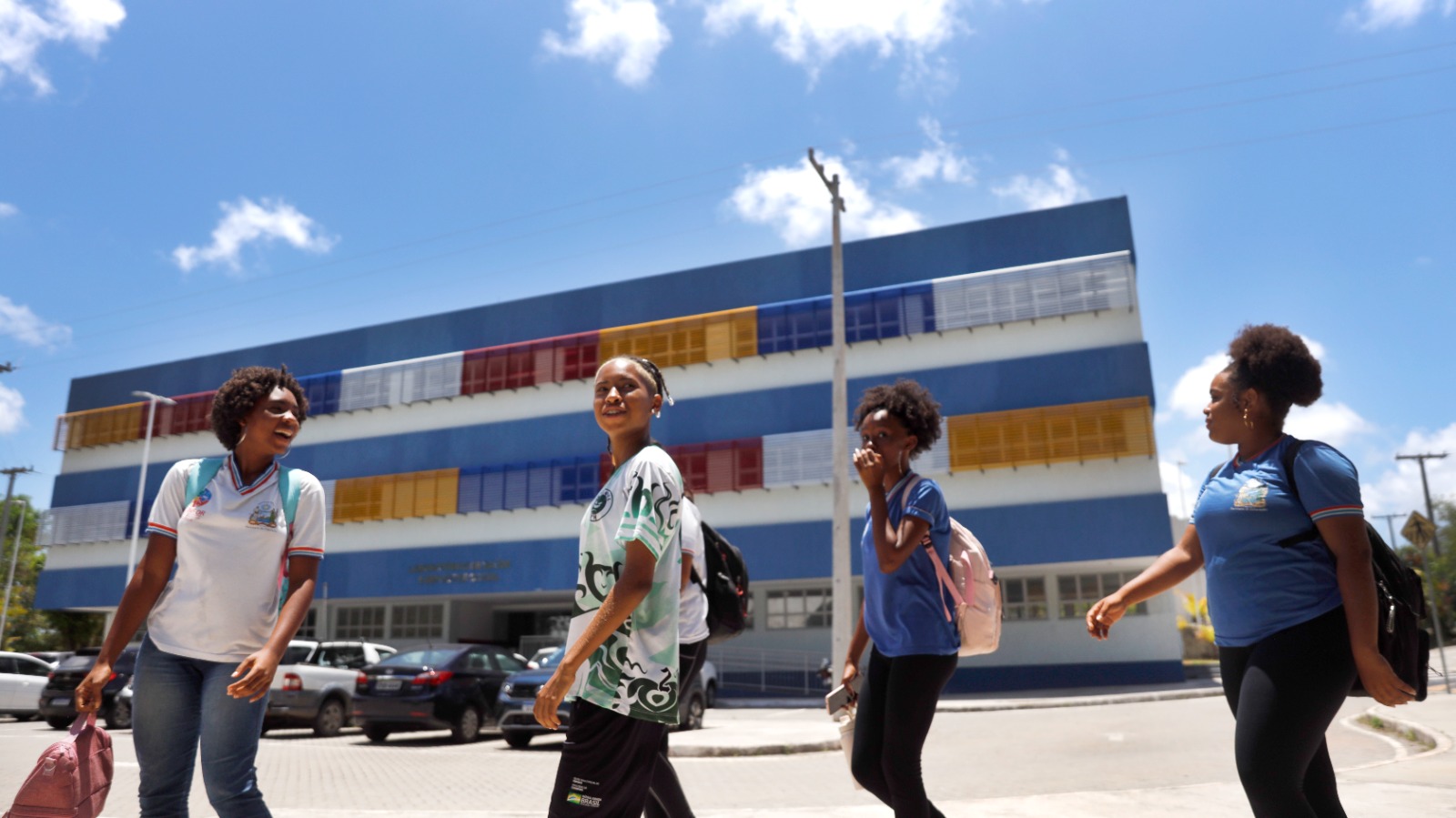 Política permite que mais jovens permaneçam na escola e se dediquem aos estudos