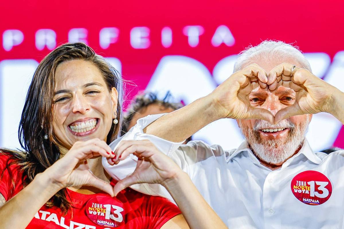 Lula participa de ato de campanha de Natália Bonavides (PT), candidata a prefeita em Natal