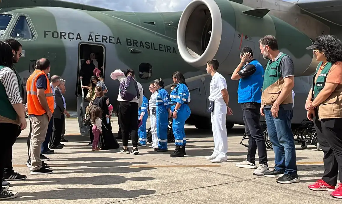 Passageiros e animais domésticos foram resgatados no Líbano Passageiros e animais domésticos foram resgatados no Líbano