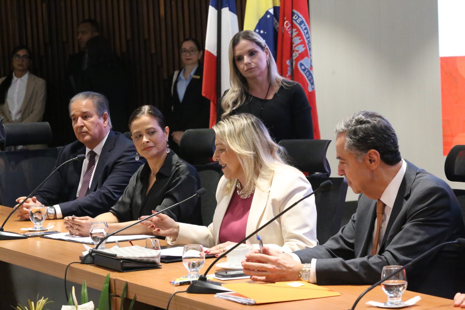 Assinatura foi feita nesta segunda-feira (21)