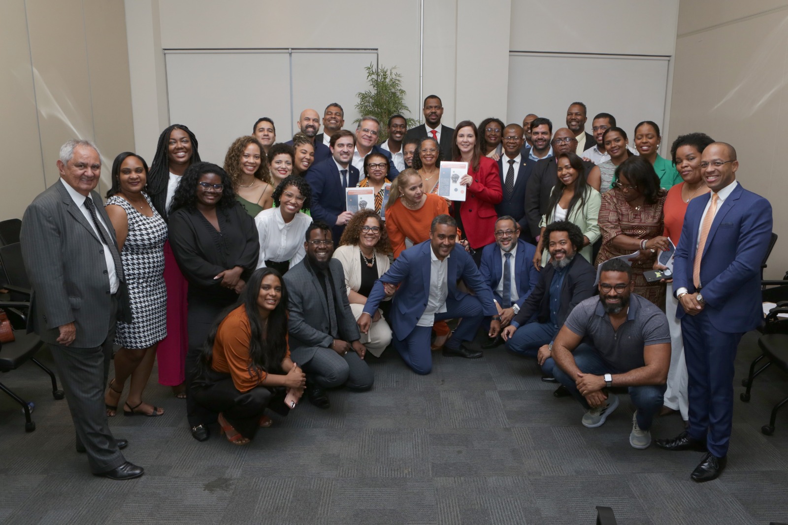 Daniela Borges recebe documento com propostas da advocacia negra