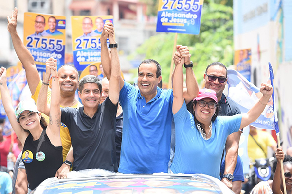 O prefeito Bruno Reis (União Brasil), candidato à reeleição, durante carreata em Salvador O prefeito Bruno Reis (União Brasil), candidato à reeleição, durante carreata em Salvador