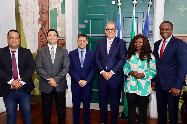 Quatro vereadores da sigla se unem ao vereador eleito do PRD para reforçar apoio ao presidente Carlos Muniz