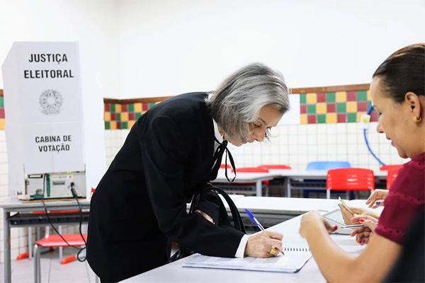 A presidente do Tribunal Superior Eleitoral (TSE), ministra Cármen Lúcia, votou há pouco em Belo Horizonte A presidente do Tribunal Superior Eleitoral (TSE), ministra Cármen Lúcia, votou há pouco em Belo Horizonte