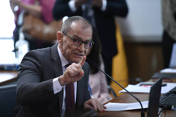 O senador Fabiano Contarato (PT-ES)