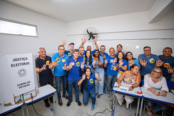 Diversos políticos prestigiaram a votação de Flávio Matos em Camaçari