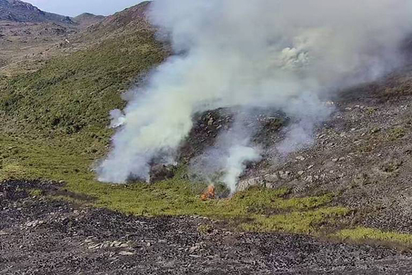 Fogo atingiu a vegetação do Parque Nacional do Itatiaia, que fica entre os estados do Rio de Janeiro e Minas Gerais