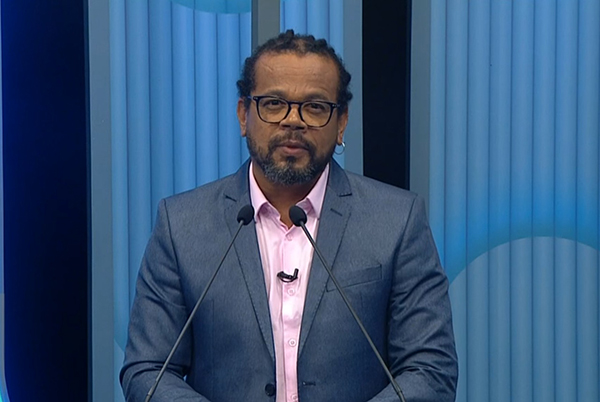 Imagem de Em segundo bloco de debate, Kleber Rosa perde a paciência com Geraldo Júnior: "Eu que tenho os mesmos compromissos de Lula" Imagem de Em segundo bloco de debate, Kleber Rosa perde a paciência com Geraldo Júnior: "Eu que tenho os mesmos compromissos de Lula"