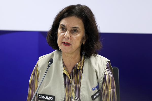 Ministra da Saúde diz que informações da pasta eram sigilosas antes de sua gestão e que mais doses poderiam ter sido perdidas