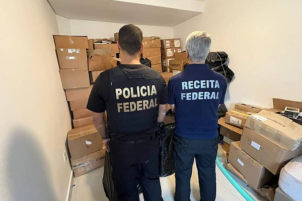 Polícia Federal deflagrou nesta terça-feira (1) a operação iFraud, em ação conjunta com a Receita Federal