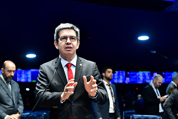 O líder do governo Lula (PT) no Congresso, senador Randolfe Rodrigues (PT-AP) O líder do governo Lula (PT) no Congresso, senador Randolfe Rodrigues (PT-AP)