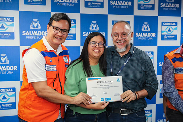 A vice-prefeita Ana Paula, Matos, com o diretor-geral da Defesa Civil de Salvador, Sosthenes Macedo A vice-prefeita Ana Paula, Matos, com o diretor-geral da Defesa Civil de Salvador, Sosthenes Macedo