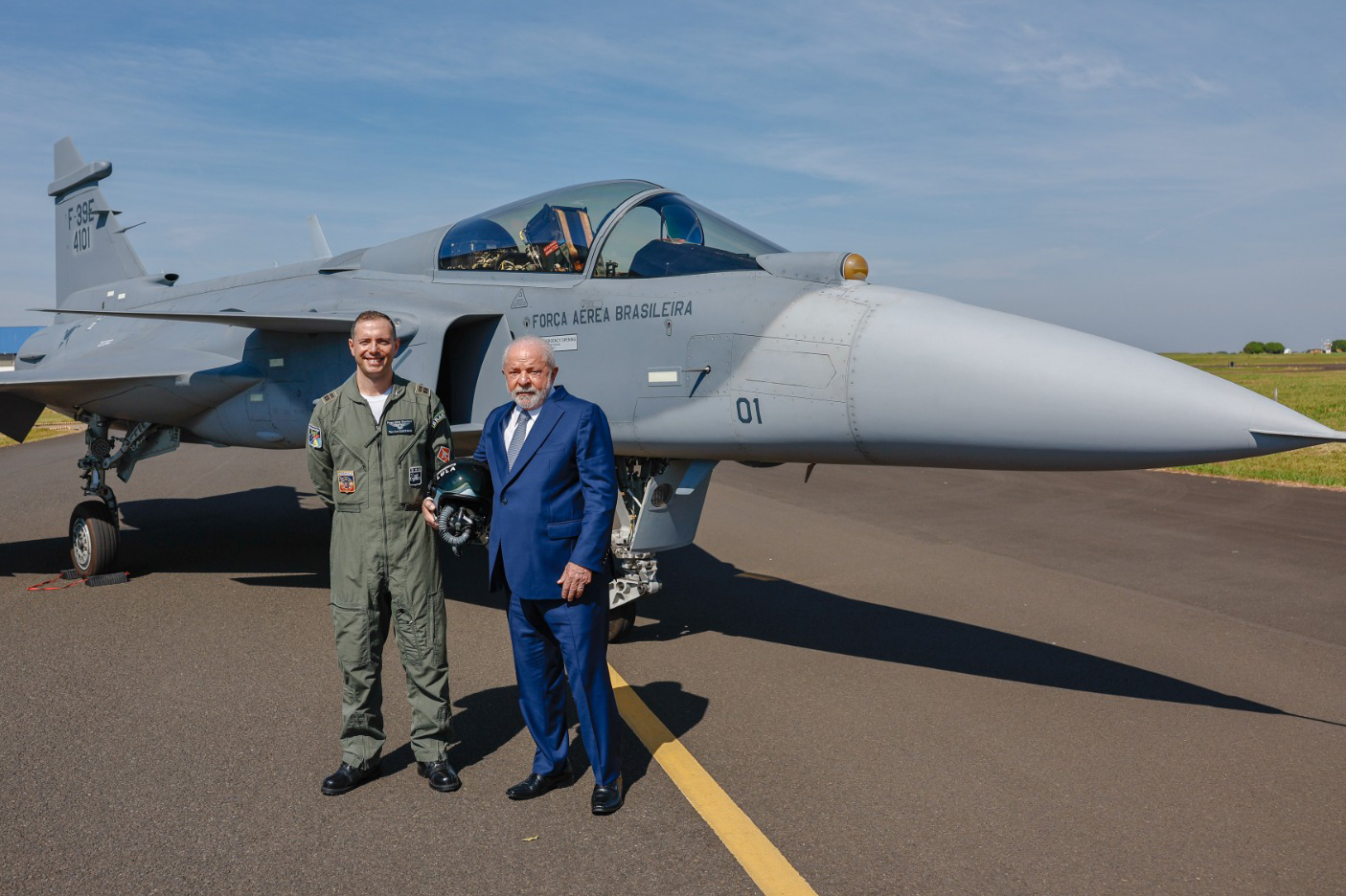 O presidente Lula participa da inauguração da linha de produção da aeronave Gripen, na fábrica da Embraer, na cidade de Gavião Peixoto