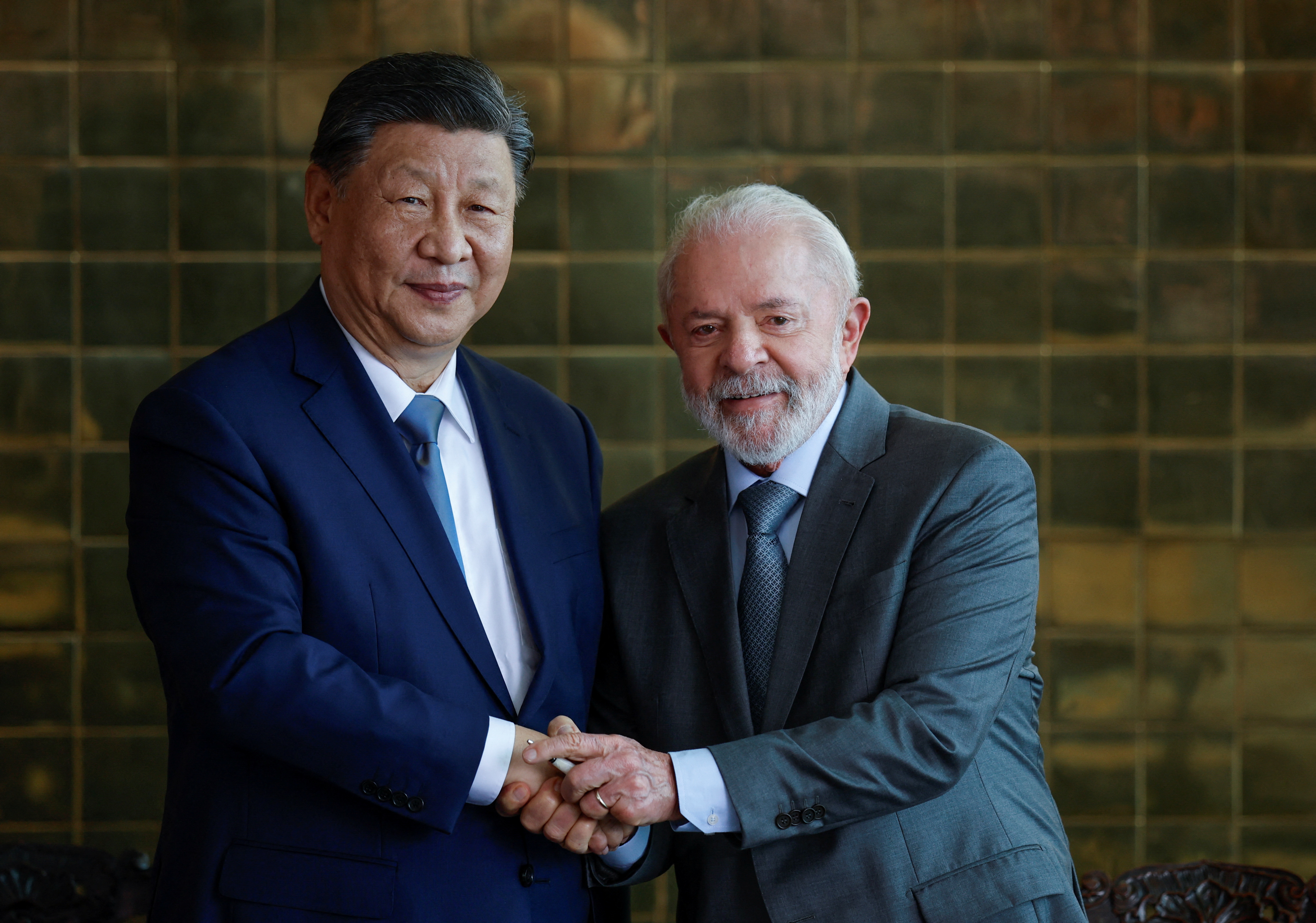O presidente Lula (PT) cumprimenta o seu homólogo chinês, Xi Jinping, O presidente Lula (PT) cumprimenta o seu homólogo chinês, Xi Jinping,