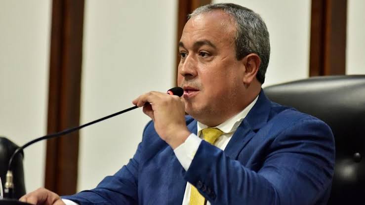 O deputado estadual Vitor Azevedo