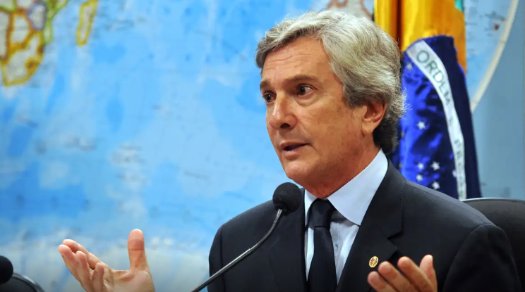  Ex-presidente foi condenado a 8 anos e 10 meses de prisão