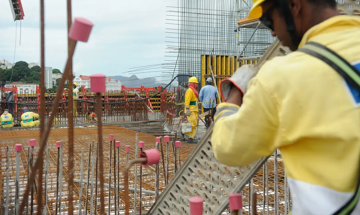 "Escala 6x1 é desumana", diz deputada que apresenta PEC