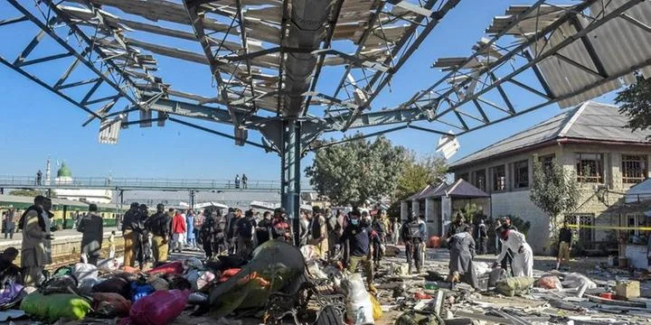 O ataque aconteceu quando cerca de 100 passageiros aguardavam um trem que viajaria de Quetta