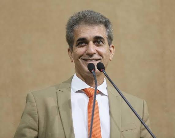 O deputado Robinson Almeida