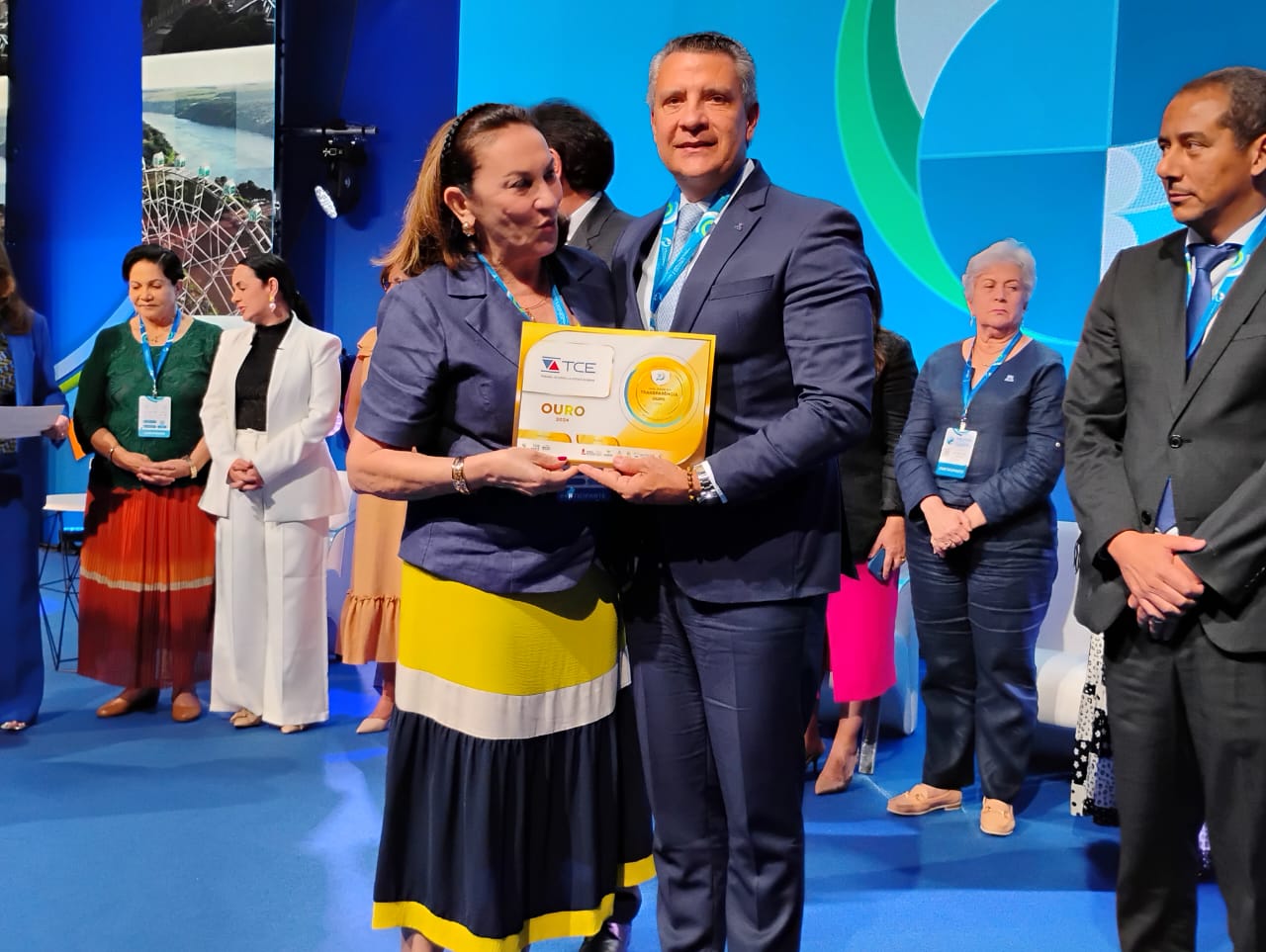 Presidente do TCE recebe certificado do Selo de Ouro Presidente do TCE recebe certificado do Selo de Ouro