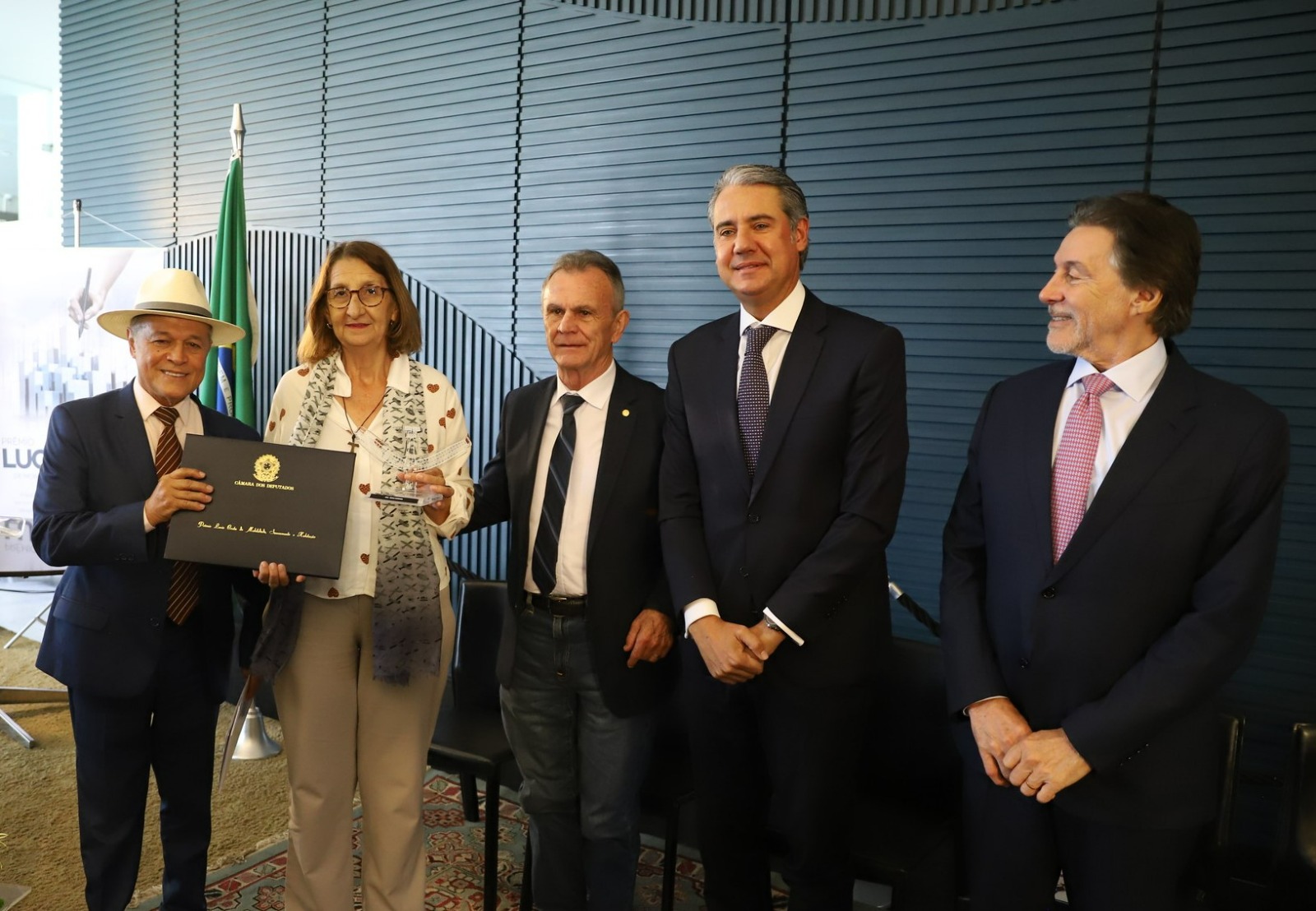 Deputado Joseildo, Marli Carrara e deputados membros da Comissão de Desenvolvimento Urbano