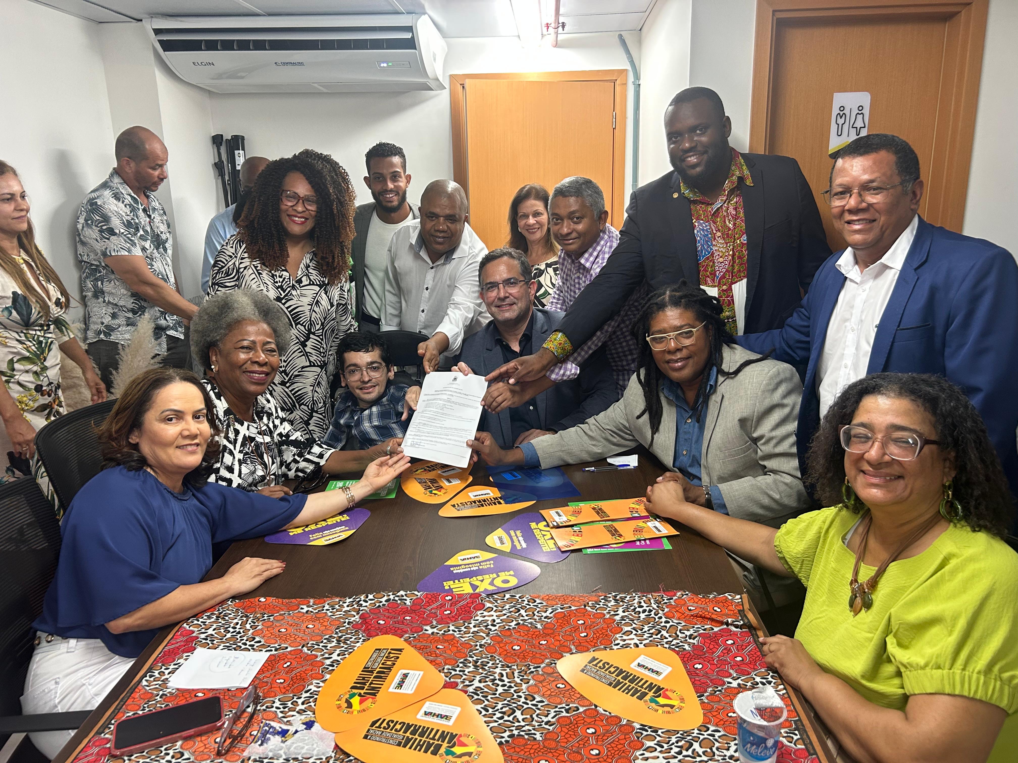 Assinatura da portaria foi realizada na sede do órgão e contou com a participação de outras secretarias