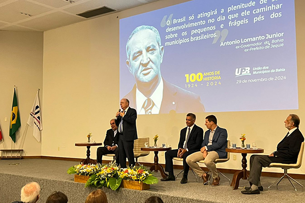 Homenagem a UPB, instituição fundada por Lomanto Júnior em 1964 Homenagem a UPB, instituição fundada por Lomanto Júnior em 1964