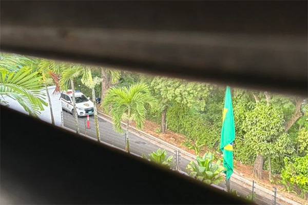 Cerco de agentes da Venezuela à embaixada argentina em Caracas,