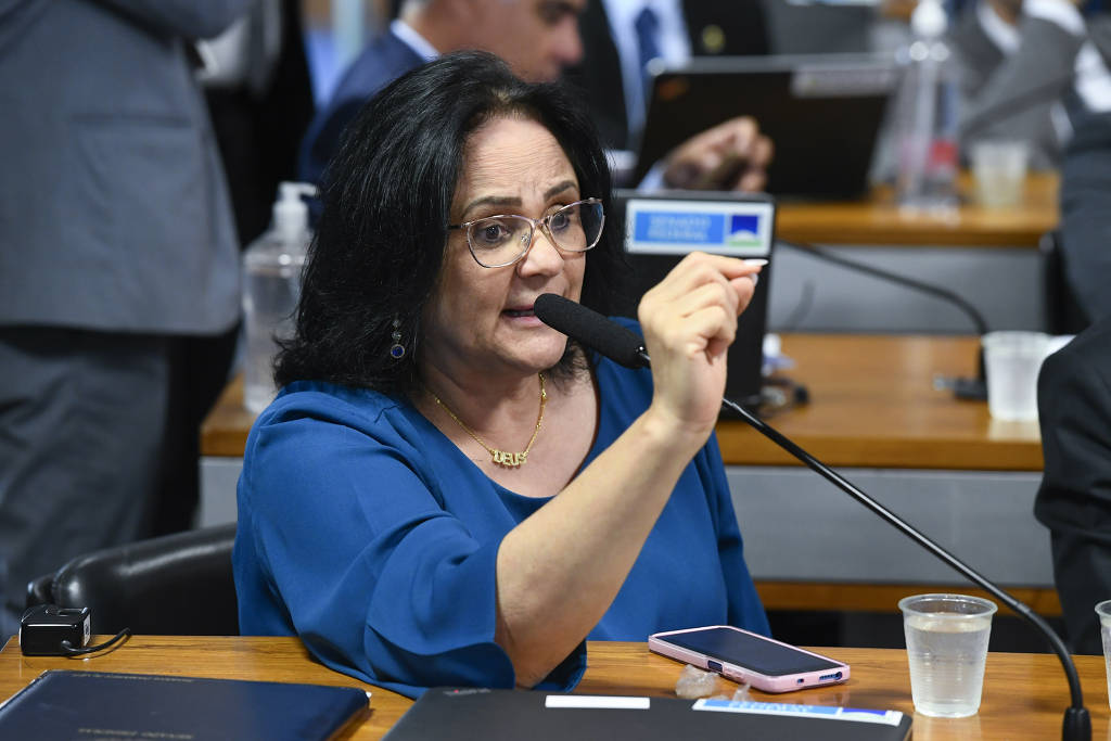 Senadora Damares Alves (Republicanos-DF), em sessão de comissão parlamentar mista 
