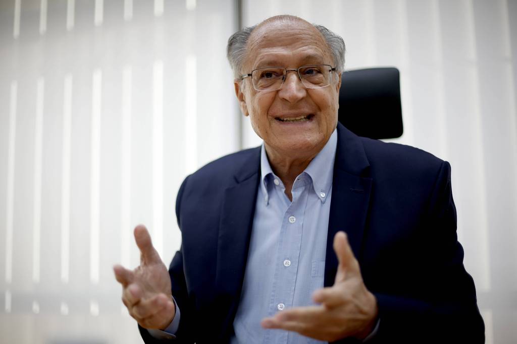 O vice-presidente Geraldo Alckmin, durante entrevista em seu gabinete