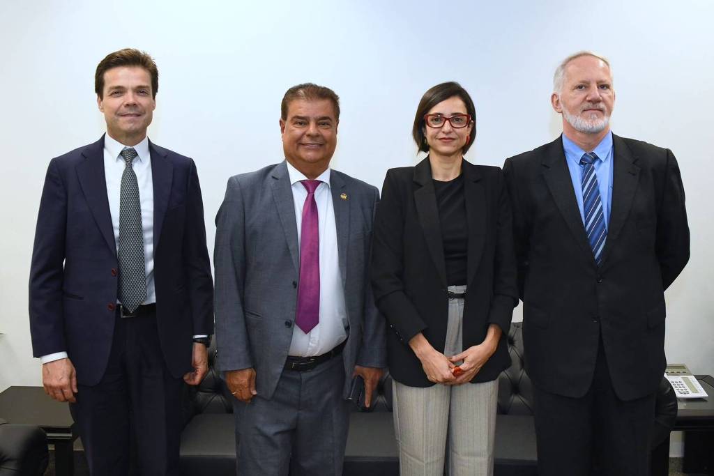 Nilton David, indicado para diretoria de Política Monetária do BC, senador Nelsinho Trad (PSD-MS), Izabela Correa, escolhida para diretoria de Relacionamento, Cidadania e Supervisão de Conduta, e Gilneu Vivan, designado para a diretoria de Regulação Nilton David, indicado para diretoria de Política Monetária do BC, senador Nelsinho Trad (PSD-MS), Izabela Correa, escolhida para diretoria de Relacionamento, Cidadania e Supervisão de Conduta, e Gilneu Vivan, designado para a diretoria de Regulação