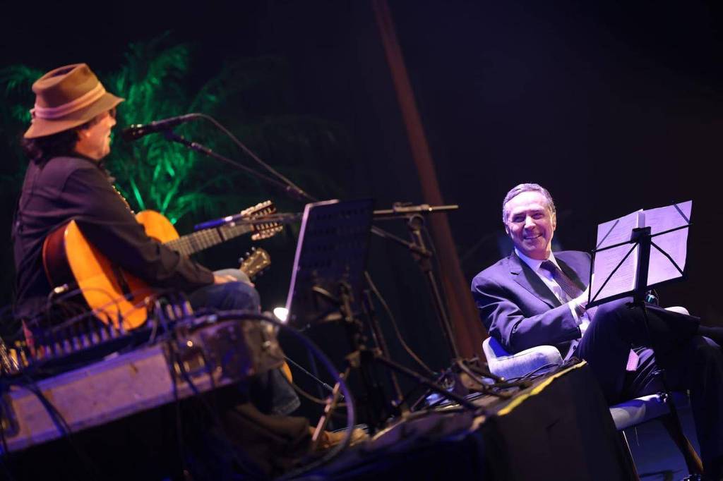 O presidente do Supremo Tribunal Federal (STF), ministro Luís Roberto Barroso, faz uma participação durante o show de Almir Sater, em Campo Grande