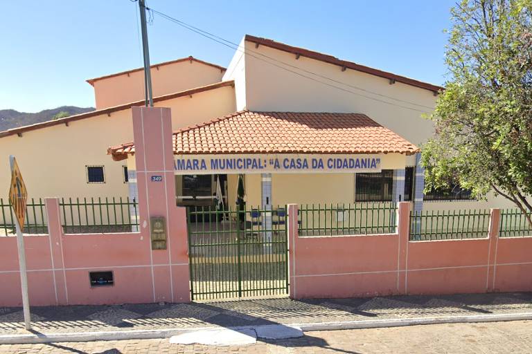 Fachada da Câmara Municipal de Oliveira dos Brejinhos, na Bahia