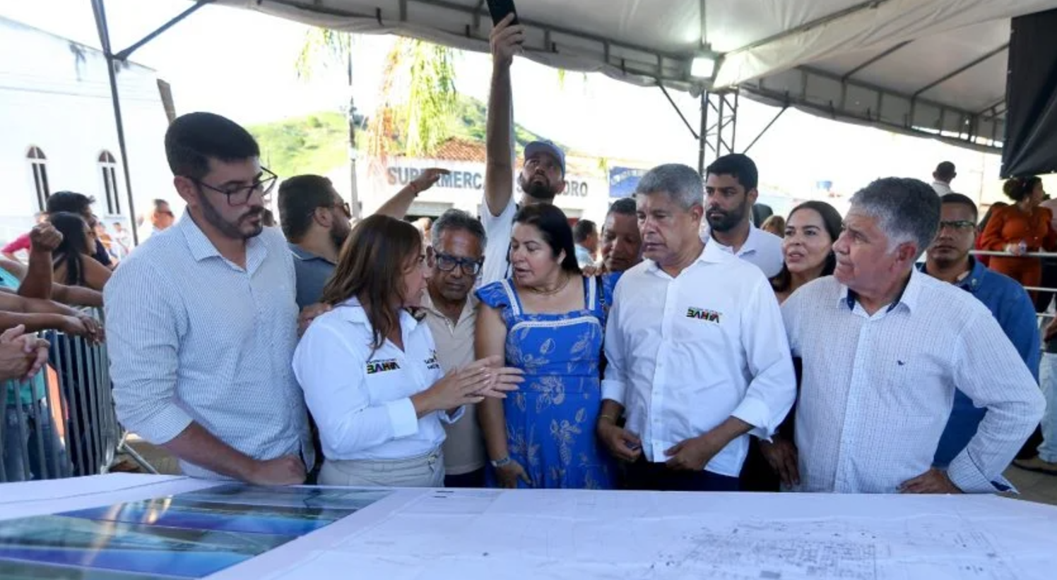 O governador Jerônimo Rodrigues também assinou a ordem de serviço para a construção da Policlínica Regional de Saúde 