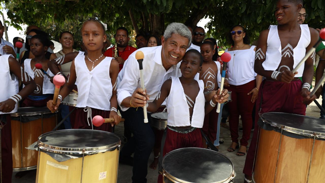 A estratégia é combater a proliferação do aedes aegypti, mosquito transmissor da doença