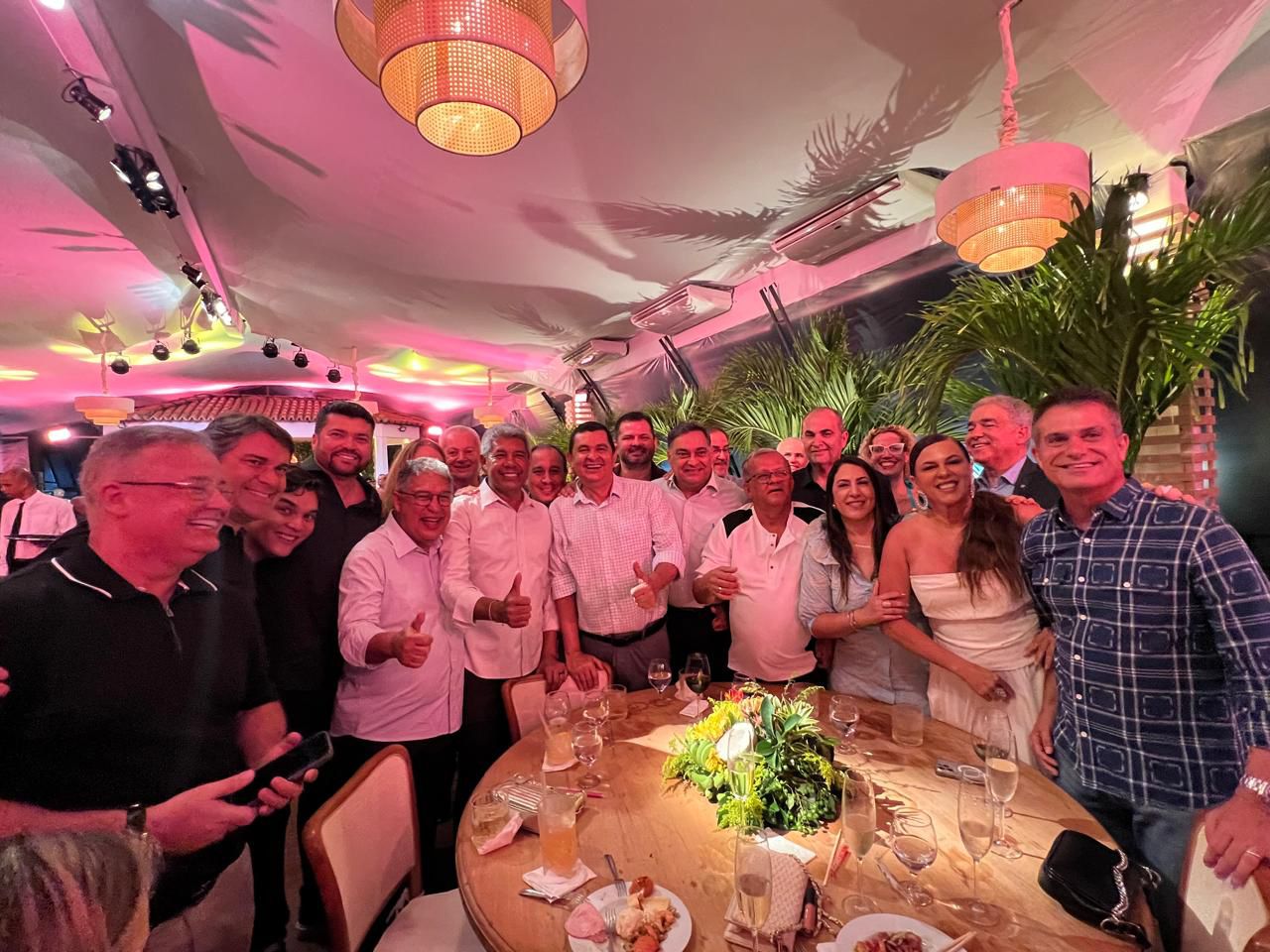 Jerônimo Rodrigues escolhe aliado de Elmar para liderar governo na Assembleia durante confraternização Jerônimo Rodrigues escolhe aliado de Elmar para liderar governo na Assembleia durante confraternização