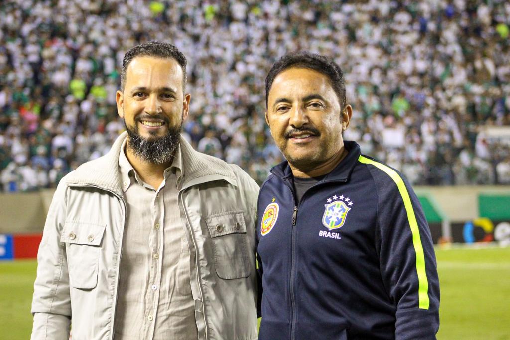 O presidente da Federação Bahiana de Futebol (FBF), Ricardo Lima e o deputado Roberto Carlos (PV) O presidente da Federação Bahiana de Futebol (FBF), Ricardo Lima e o deputado Roberto Carlos (PV)