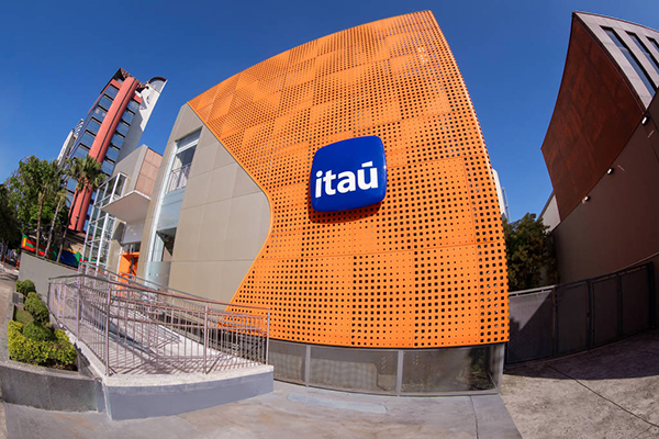 App do Itaú fica fora do ar em dia de pagamento e gera reclamações nas redes App do Itaú fica fora do ar em dia de pagamento e gera reclamações nas redes